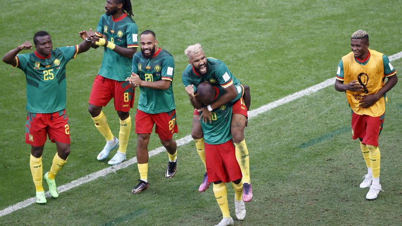epa10333932 Eric Maxim Choupo-Moting (C top) of Cameroon celebrates with teammate Vincent Aboubakar of Cameroon after scoring his team's third goal during the FIFA World Cup 2022 group G soccer match between Cameroon and Serbia at Al Janoub Stadium in Al Wakrah, Qatar, 28 November 2022.  EPA-EFE/Rolex dela Pena