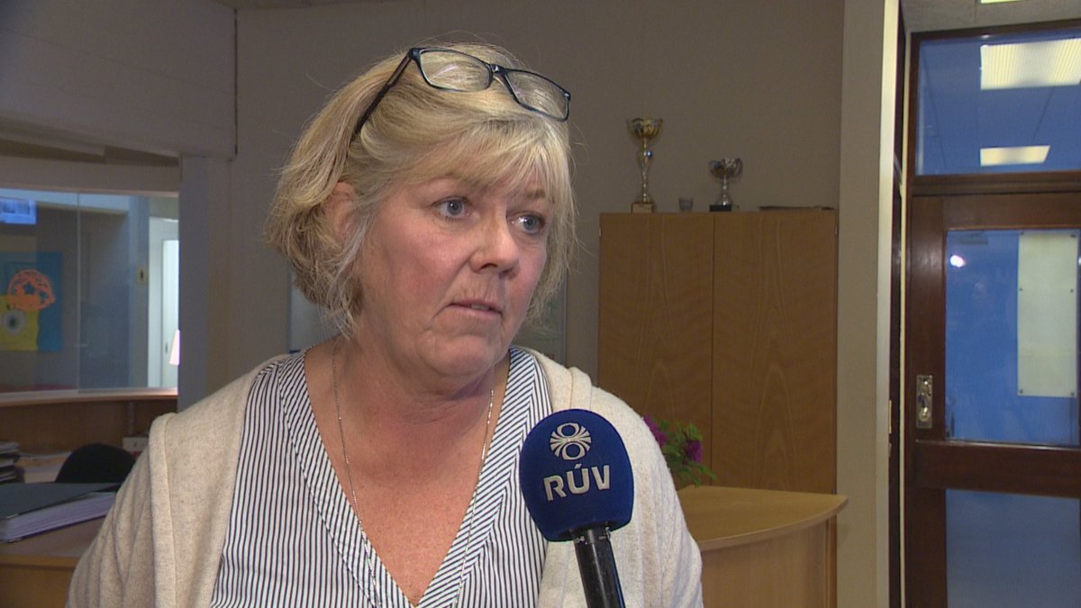 Óraunhæft Að Banna Farsíma í Grunnskólum RÚvis 