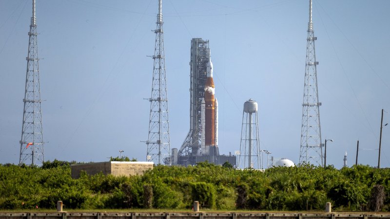 epa10157265 The SLS rocket with an Orion capsule, part of the Artemis 1 mission, is ready for the second launch attempt at the pad 39B in the Kennedy Space Center in Merrit Island, Florida, USA, 03 September 2022. NASA will attempt to launch Artemis 1 mission for the second time after the first attempt was postponed on 29 August due to engine issue that was identified and fixed. The Artemis 1 mission is an uncrewed test flight of the Orion spacecraft and the first launch of the SLS. The Artemis, the US space agency's first crewed Moon mission since Apollo 17 in 1972, is a space mission with the goal of landing the first female astronaut and first astronaut of color on the Moon.  EPA-EFE/CRISTOBAL HERRERA-ULASHKEVICH