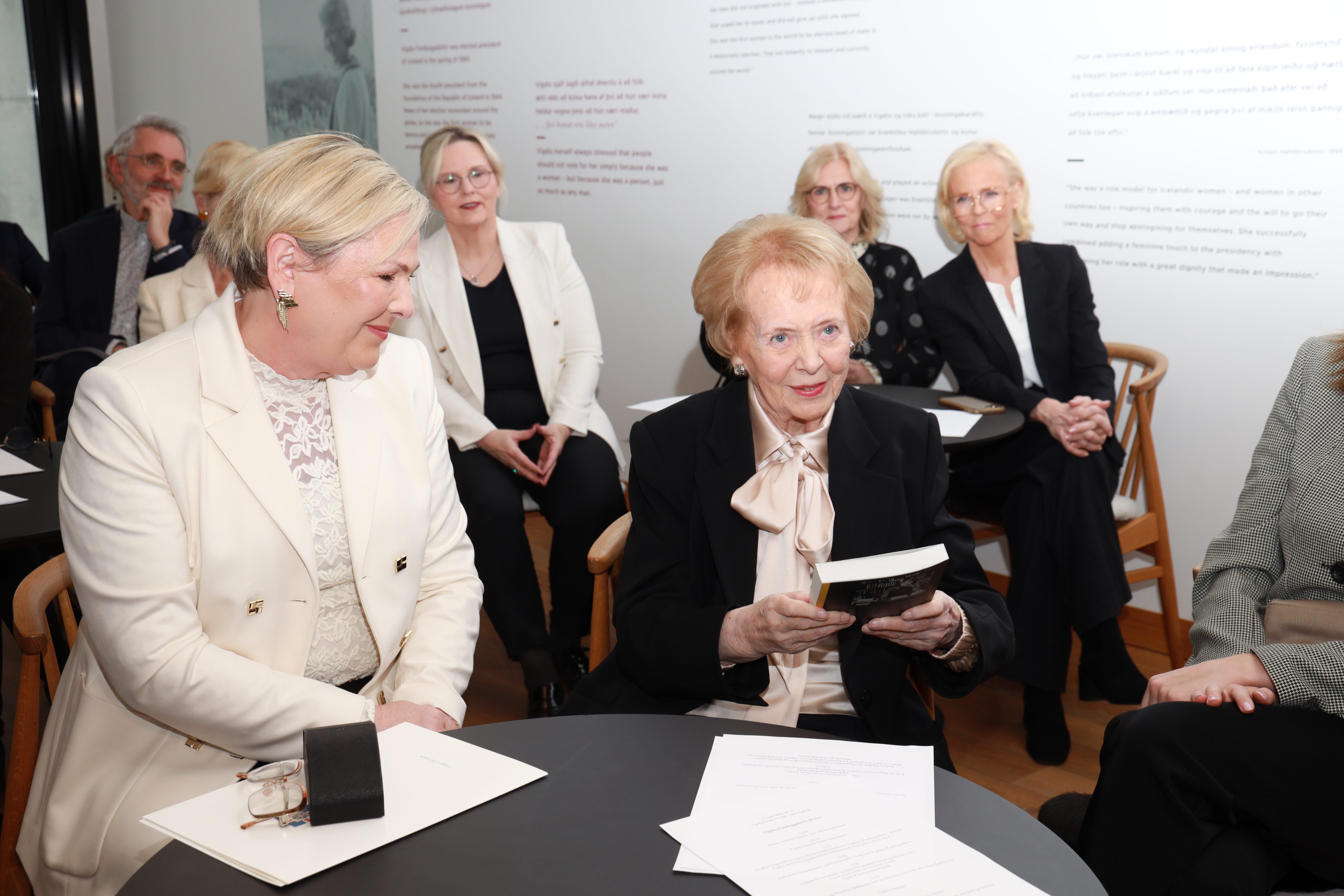 külot holda ayollar porno rasmlar Erotik kulgili hikoyalarni onlayn tinglang